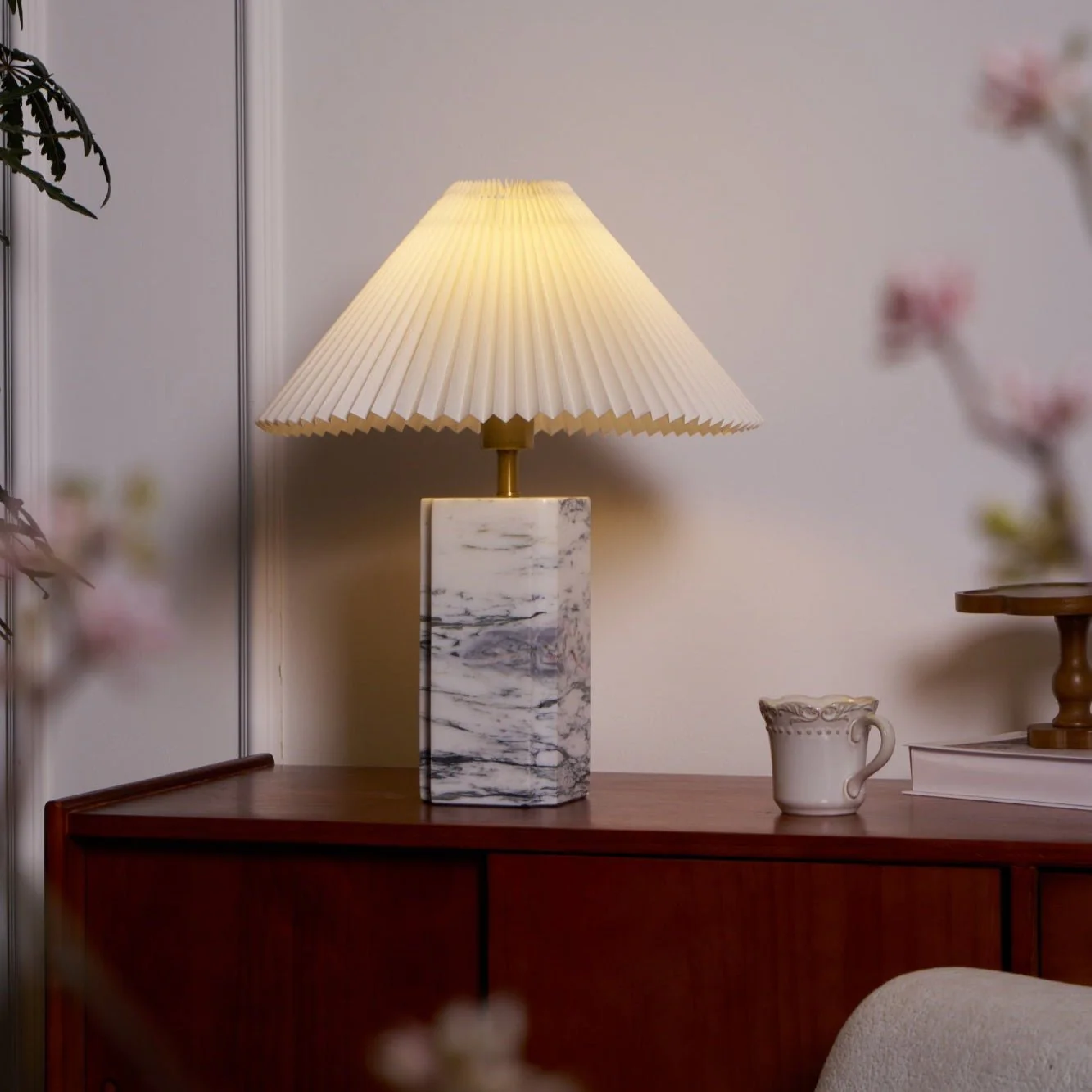 Marmurowa lampa stołowa Rica