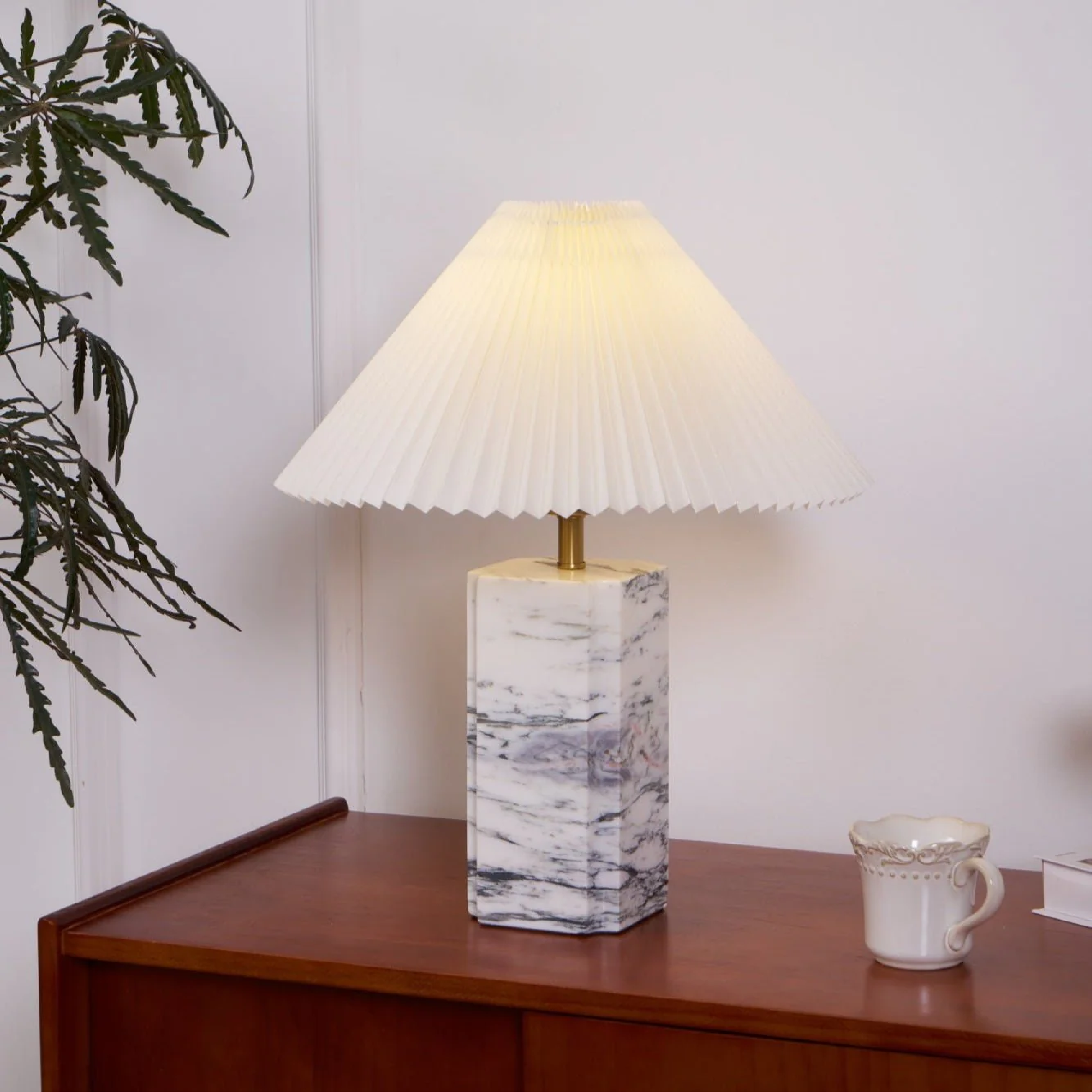 Marmurowa lampa stołowa Rica