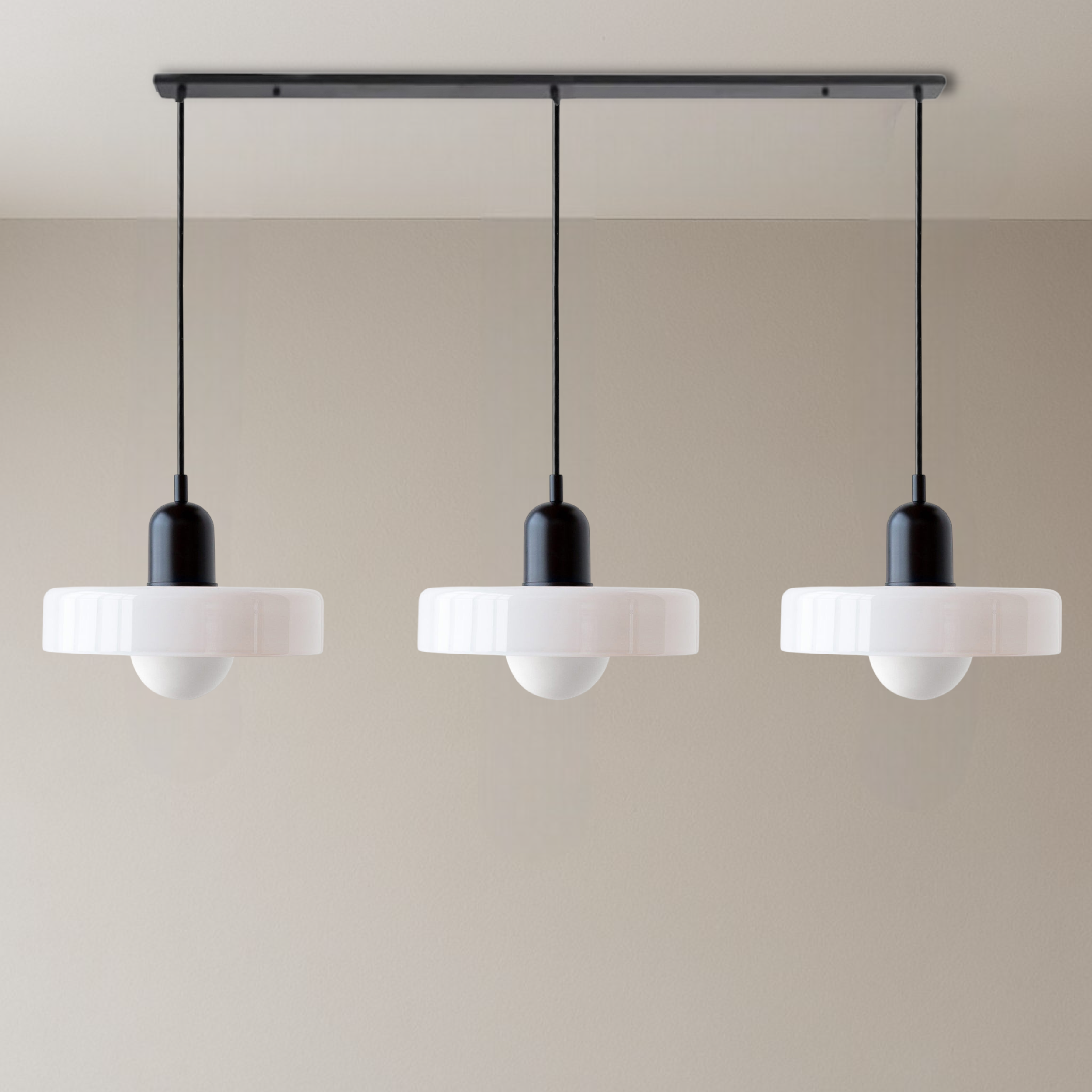 3-głowicowa lampa wisząca Bauhaus z kolorowego szkła