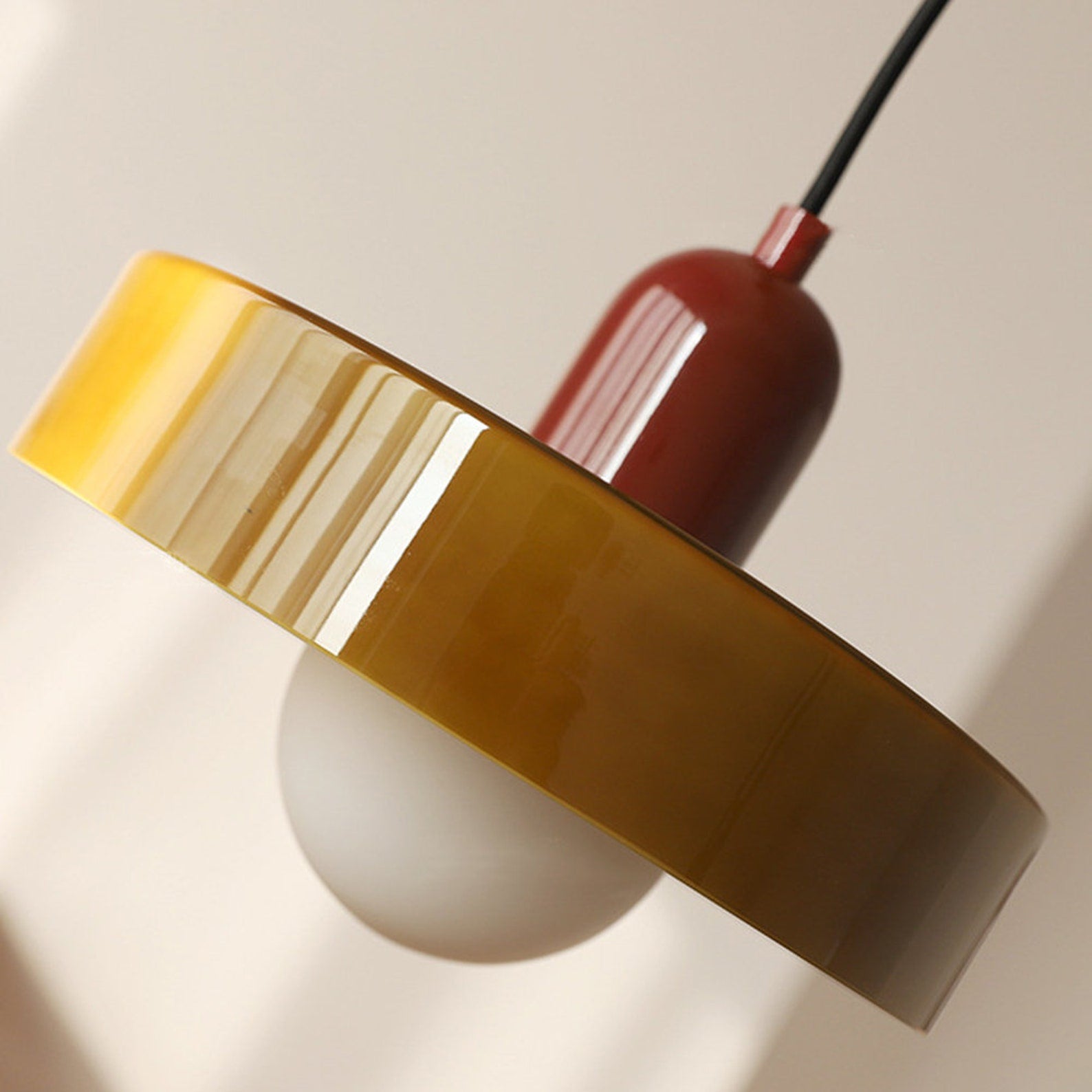 Lampa wisząca z kolorowego szkła Bauhaus