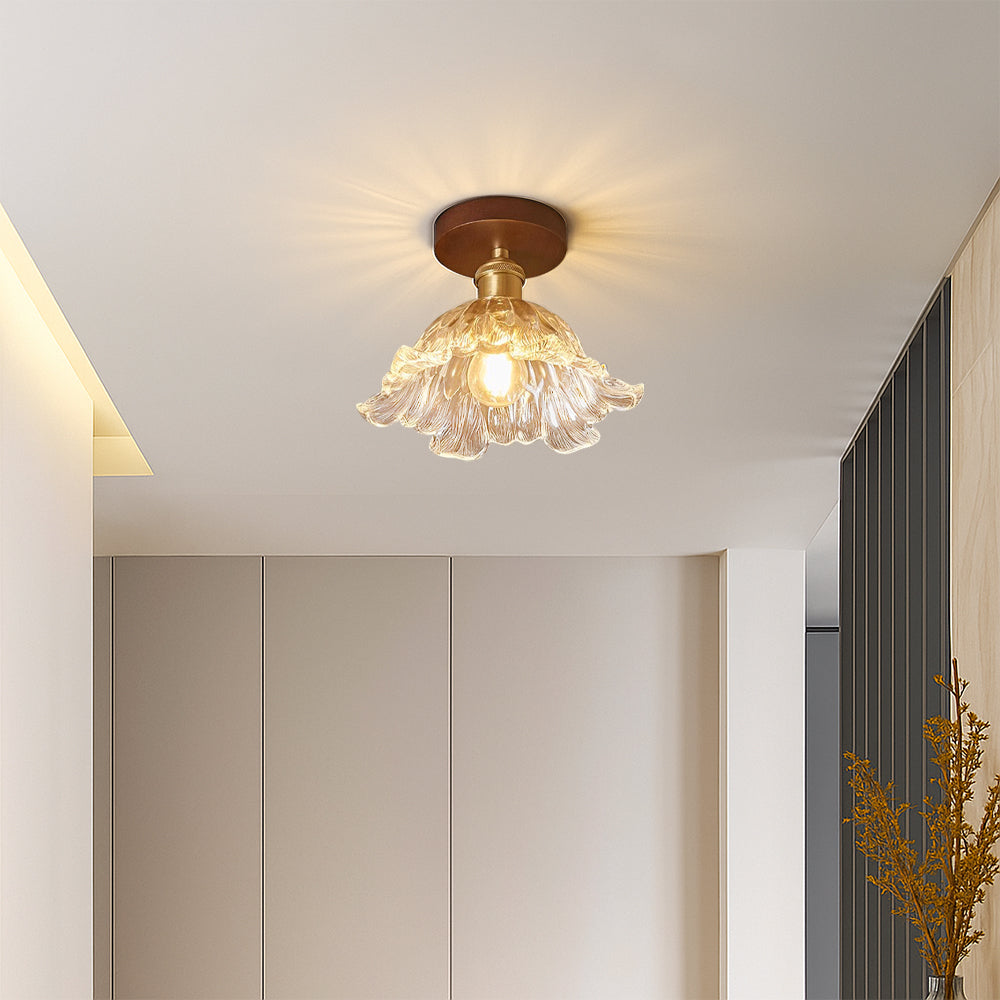 Szklana lampa sufitowa w kształcie kwiatu