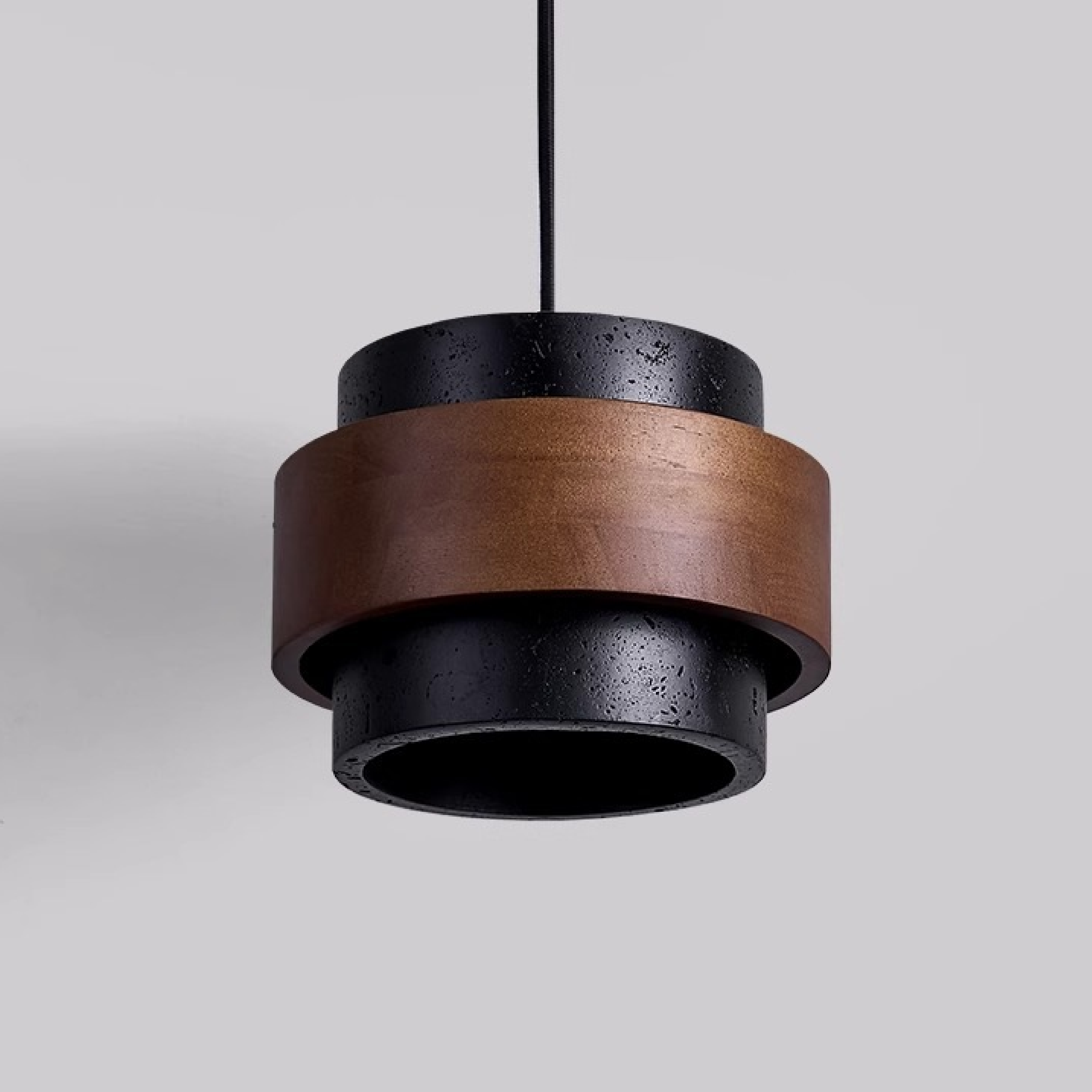 Lampa wisząca z czarnego trawertynu