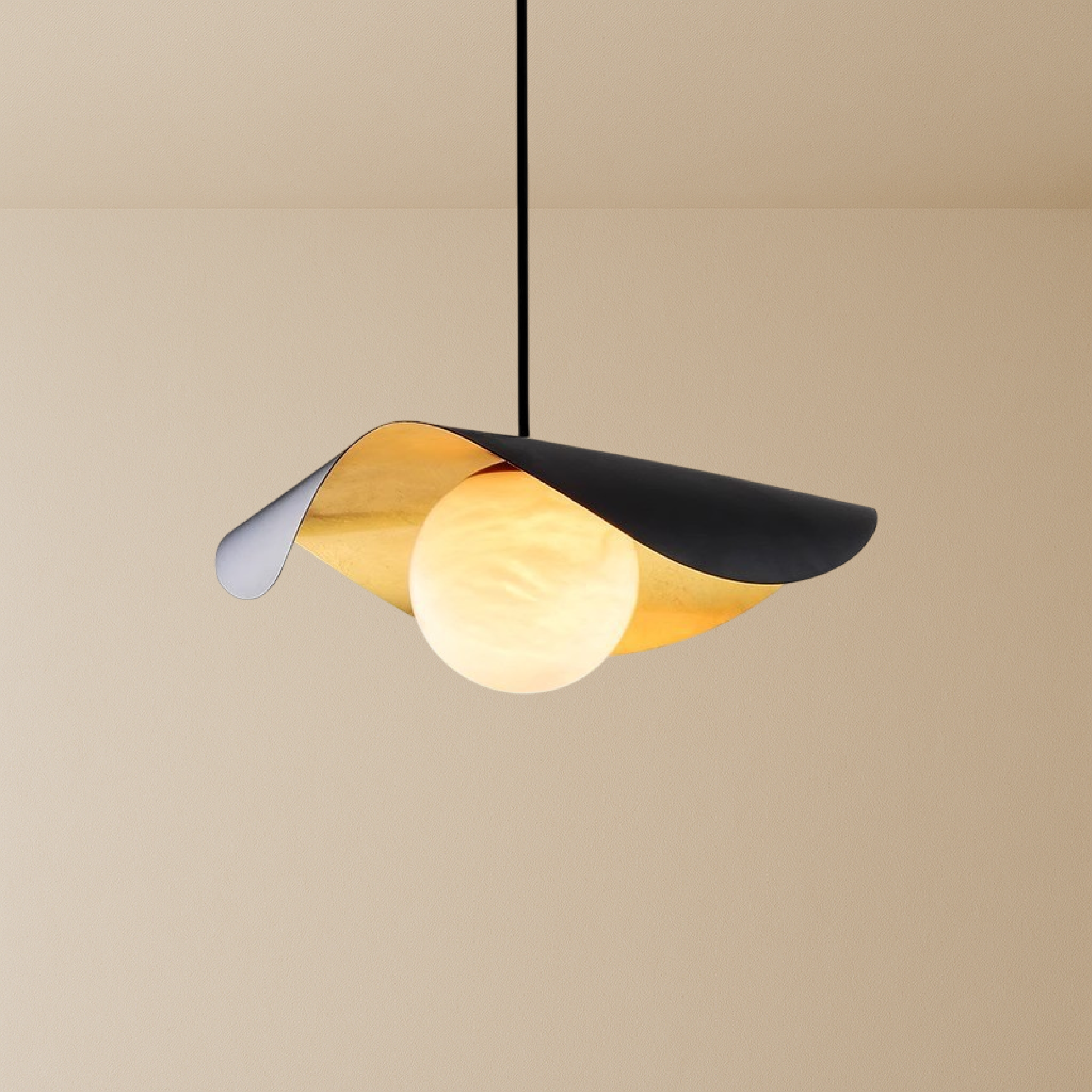 Hiszpańska lampa wisząca z marmurową kulą