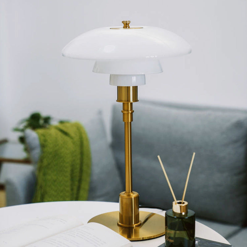Duńska designerska lampa stołowa