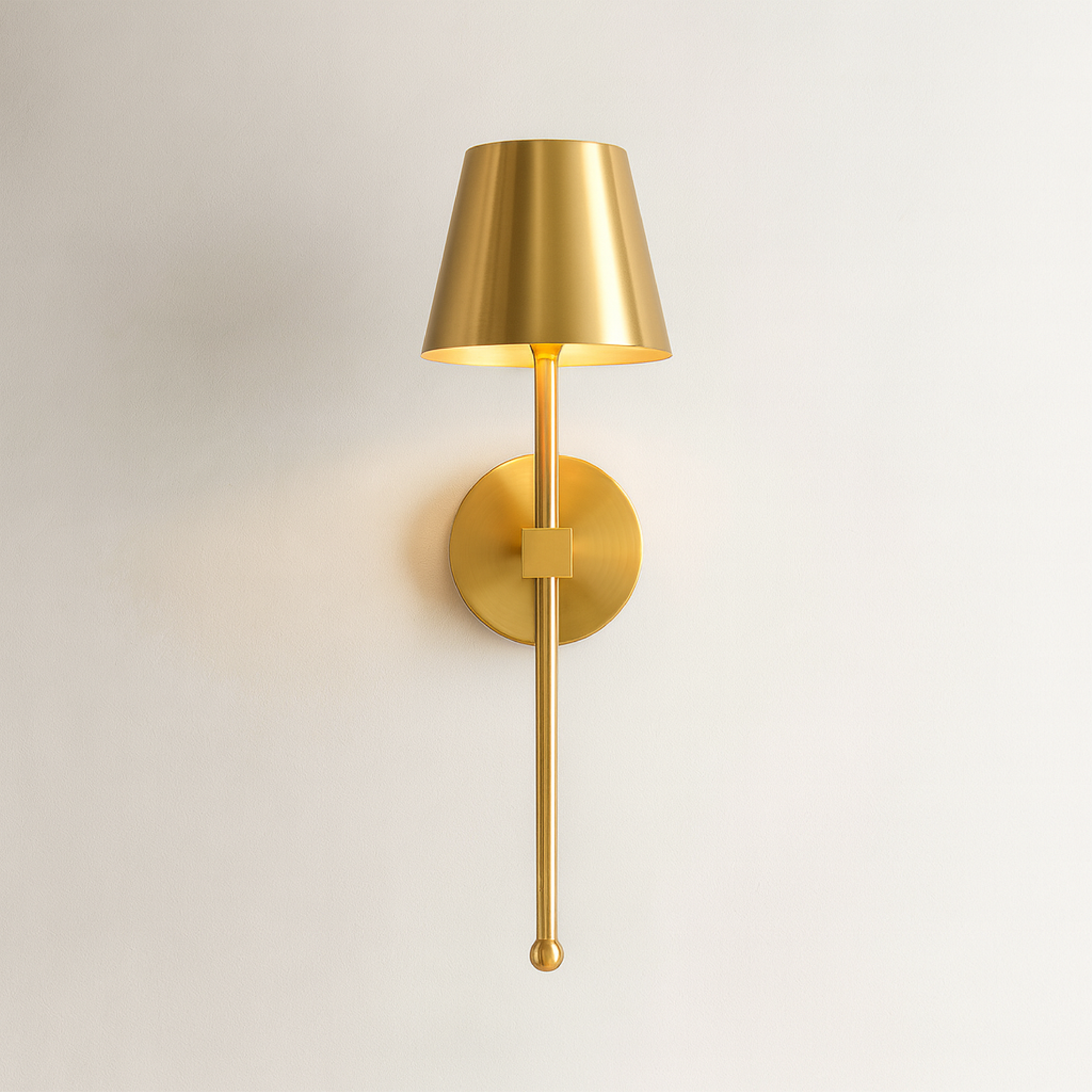 Bezprzewodowa lampa ścienna z możliwością ładowania