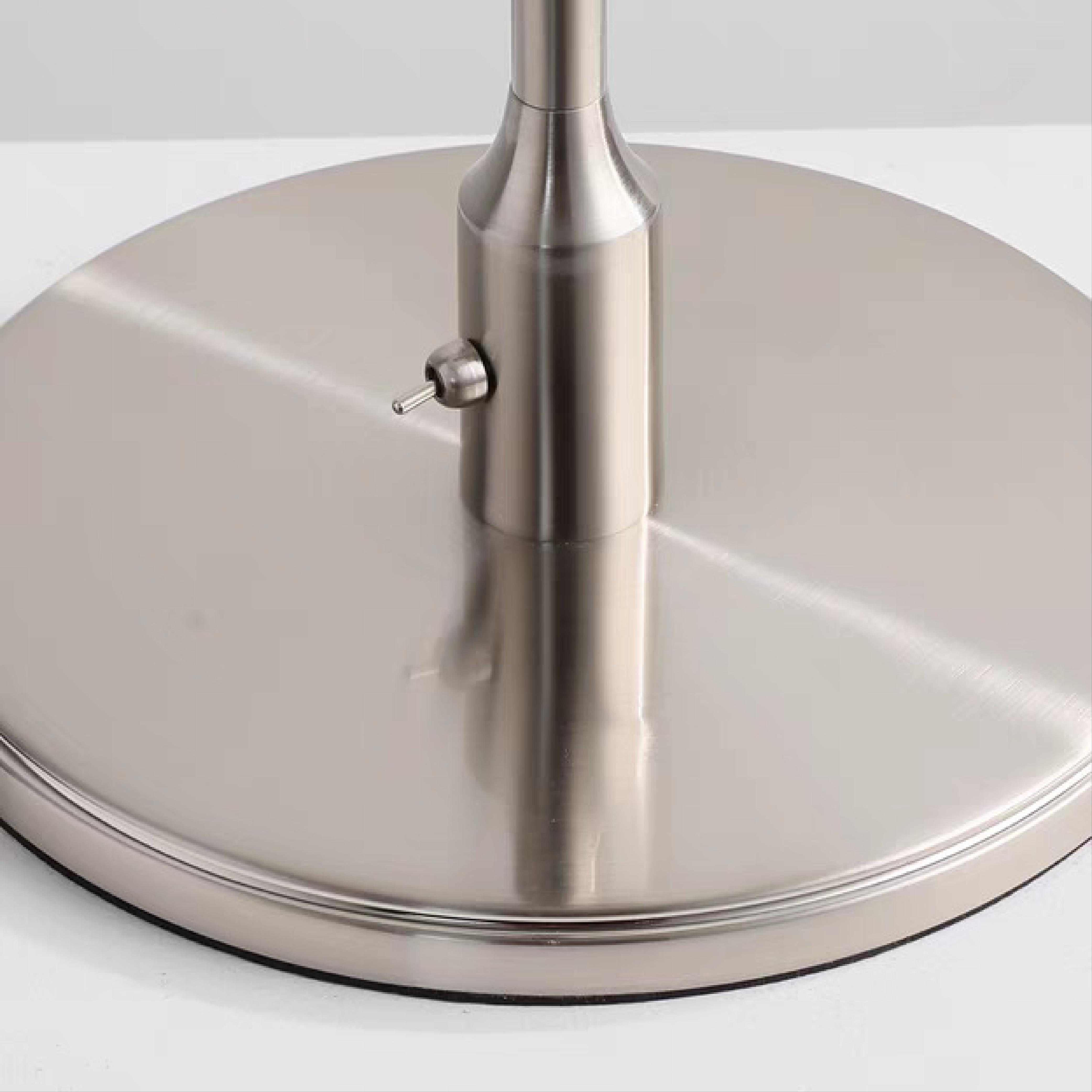 Szwedzka designerska lampa stołowa
