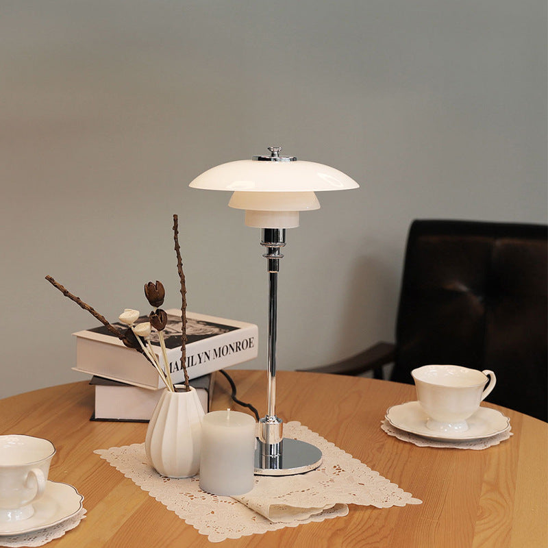 Duńska designerska lampa stołowa