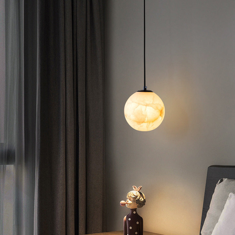 Kulista marmurowa lampa wisząca