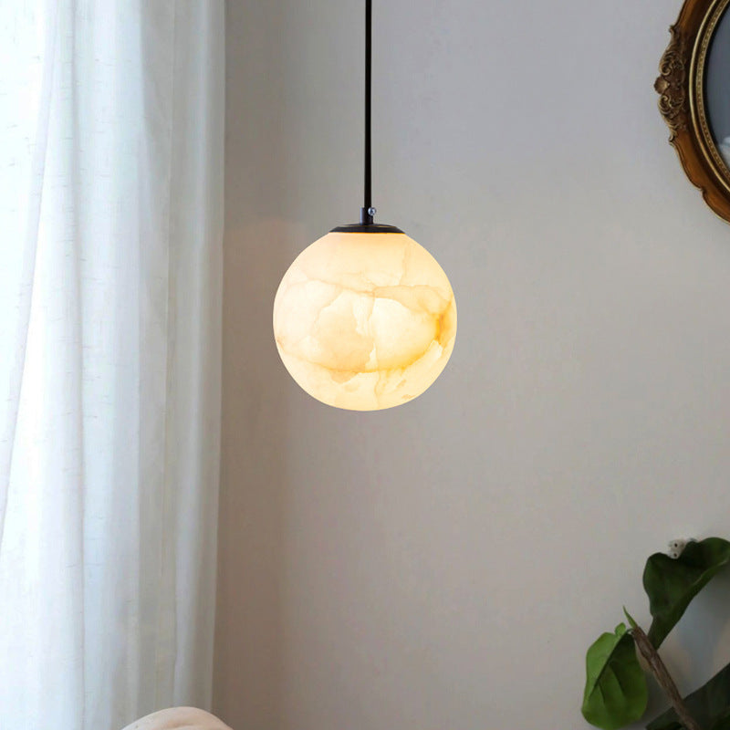 Kulista marmurowa lampa wisząca