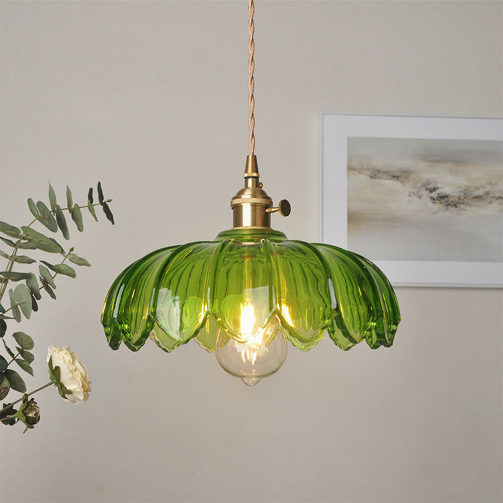 Szklana lampa wisząca w kształcie kwiatu