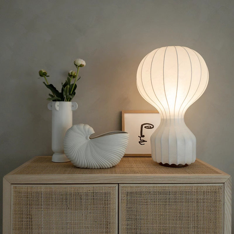 Jedwabna lampa stołowa Wabi Sabi