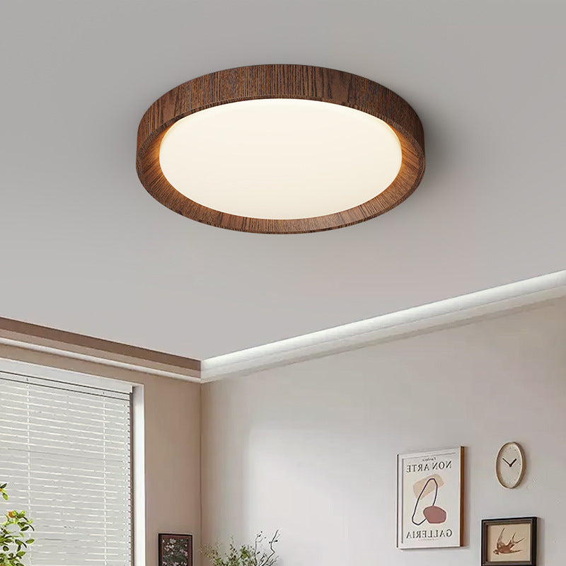 Lampa sufitowa z ciemnego drewna