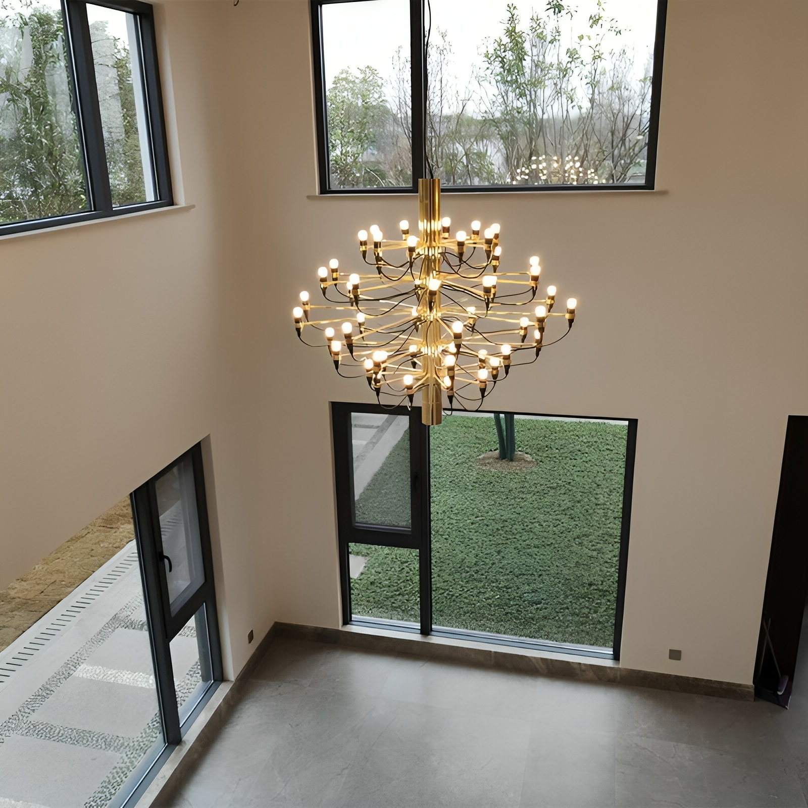 Włoski średniowieczny żyrandol designerski