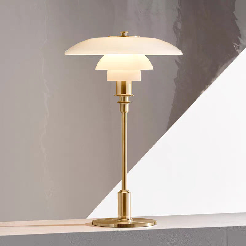 Duńska designerska lampa stołowa