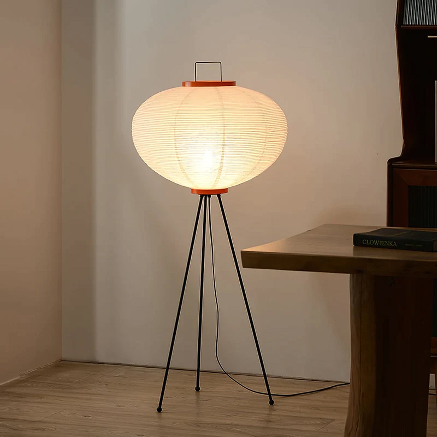 Lampa podłogowa z papieru ryżowego