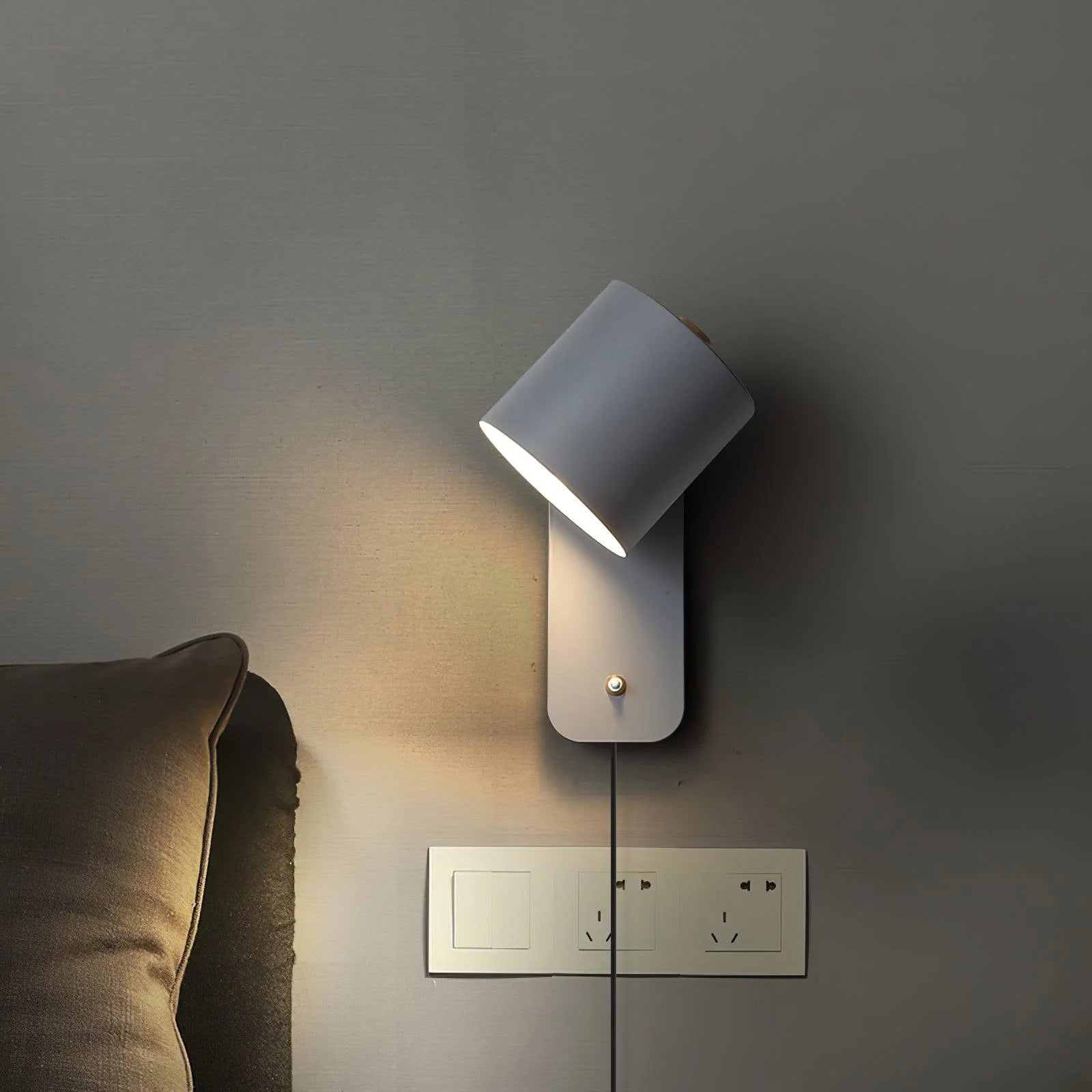 Wtykowa lampa ścienna Cylinder