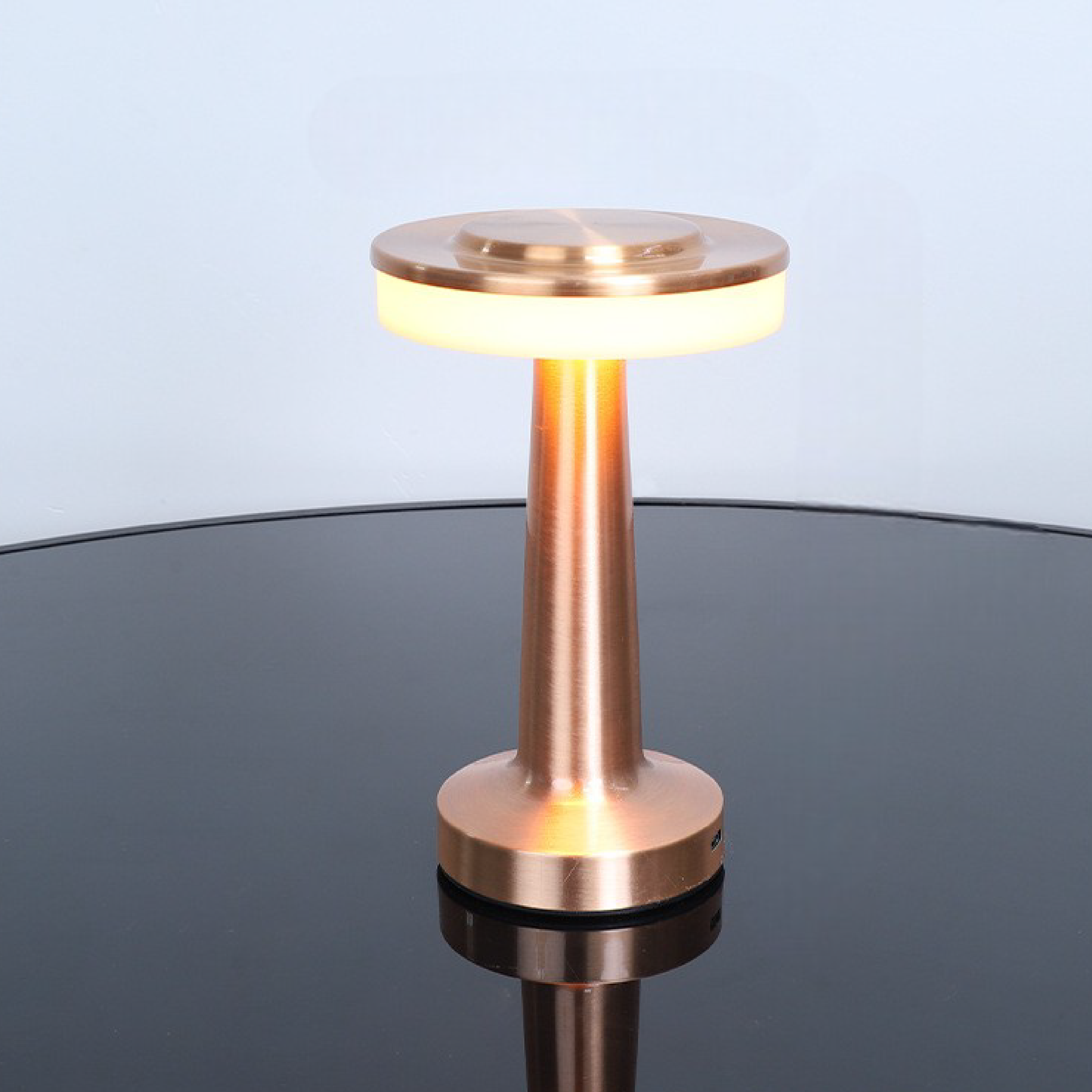 Metalowa lampa stołowa Birdona