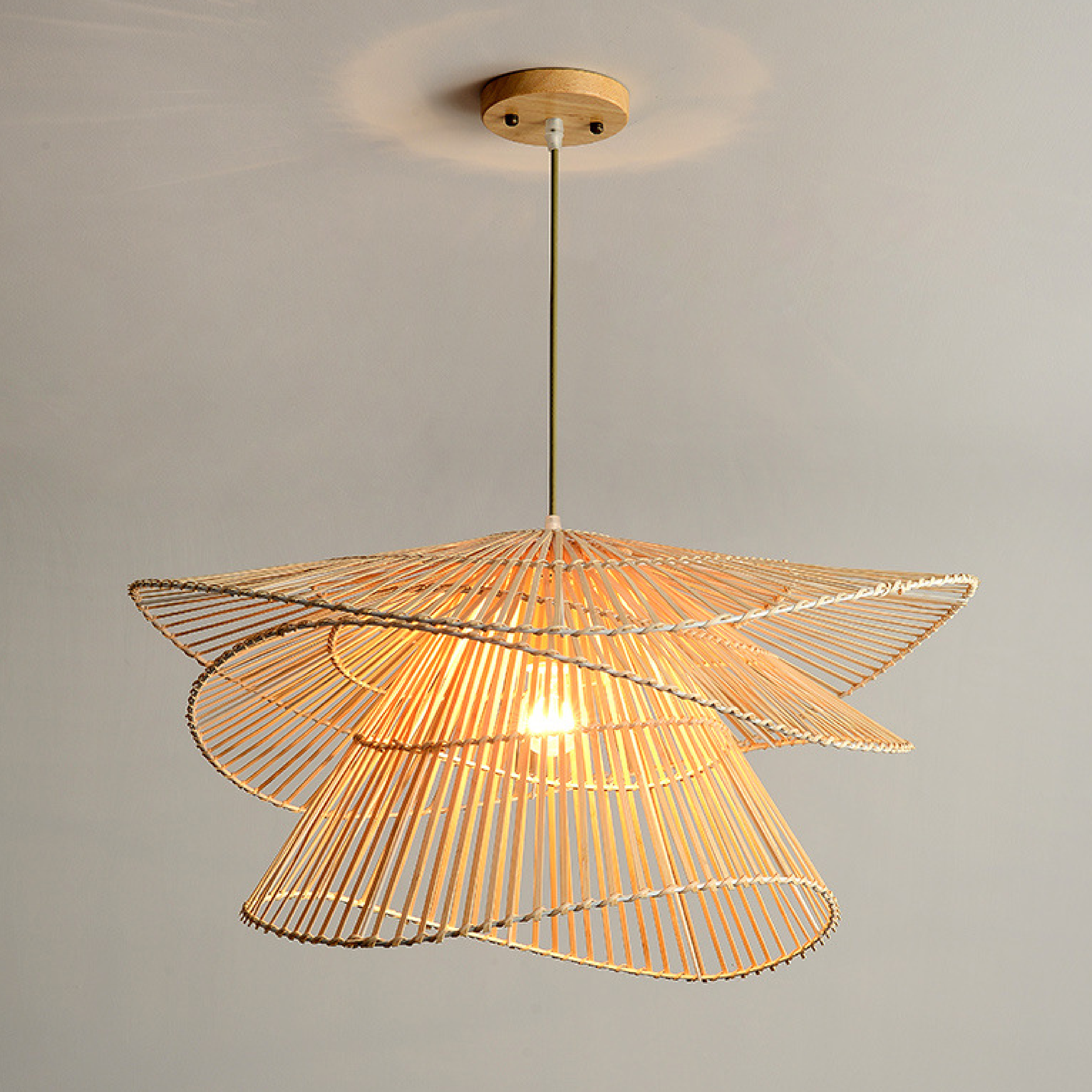 Lampa wisząca z drewna rattanowego