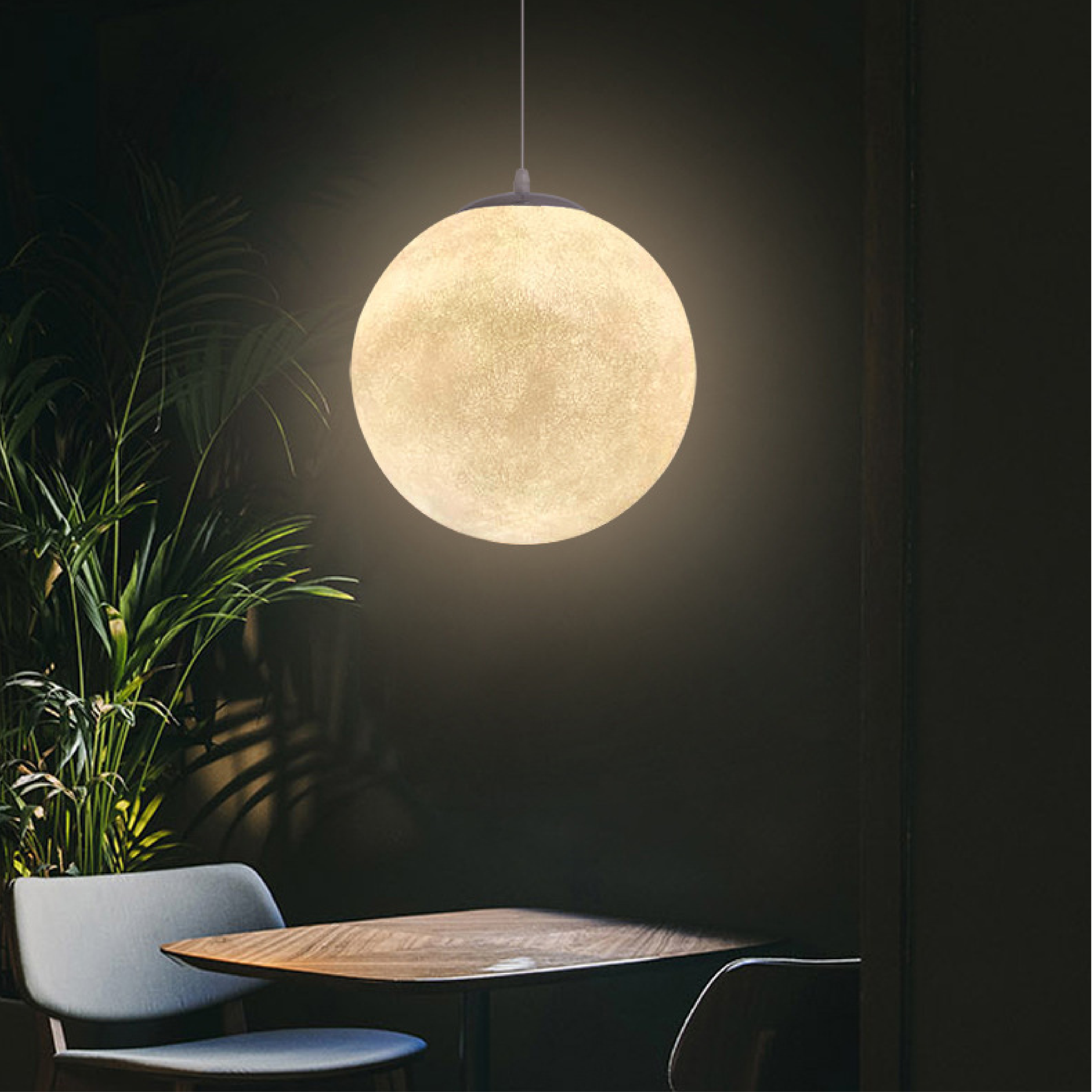 Lampa wisząca z wzorem księżyca