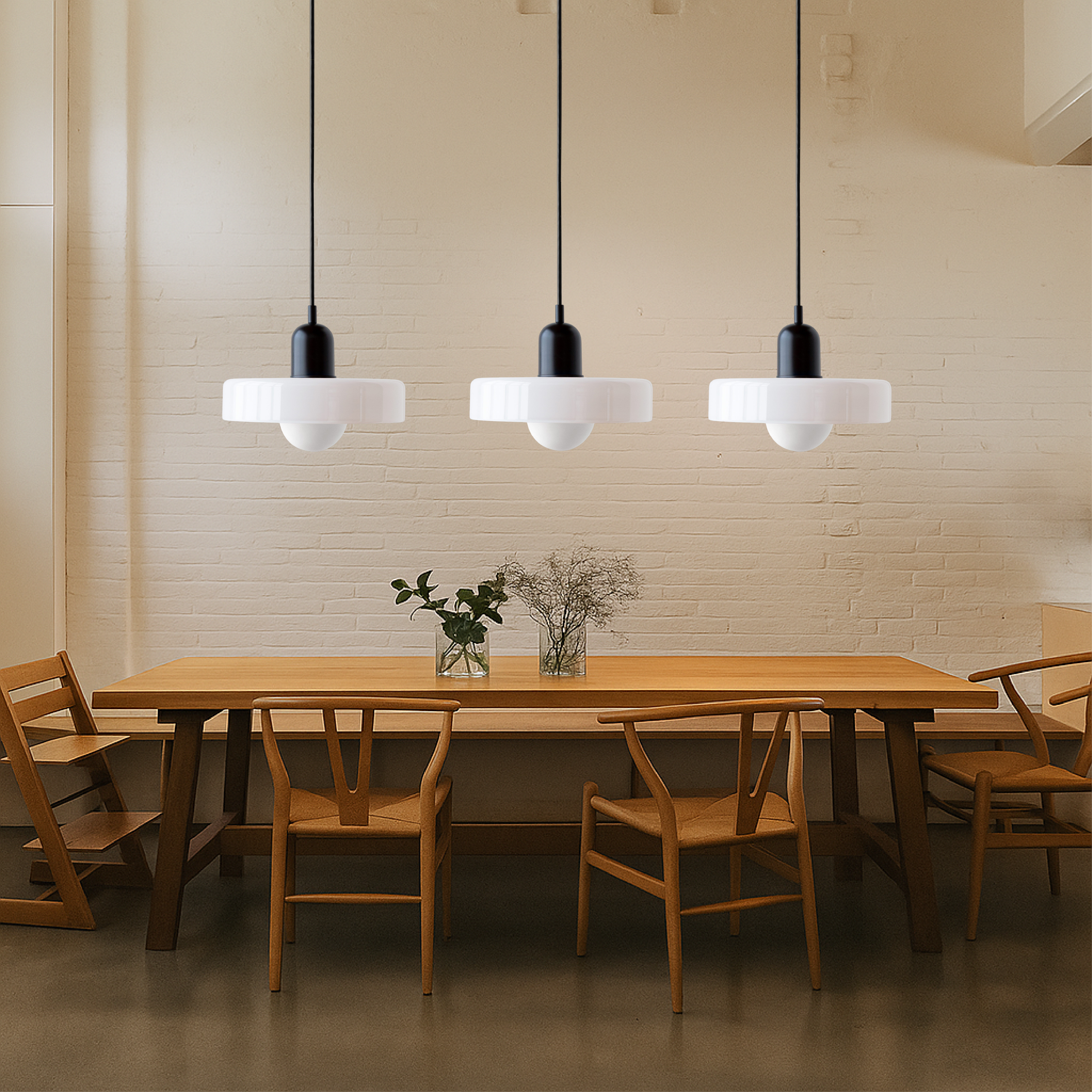 3-głowicowa lampa wisząca Bauhaus z kolorowego szkła